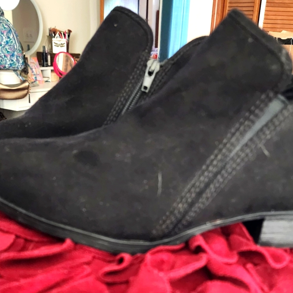 Black Velvet Ankle Boots SZ 7 Wide